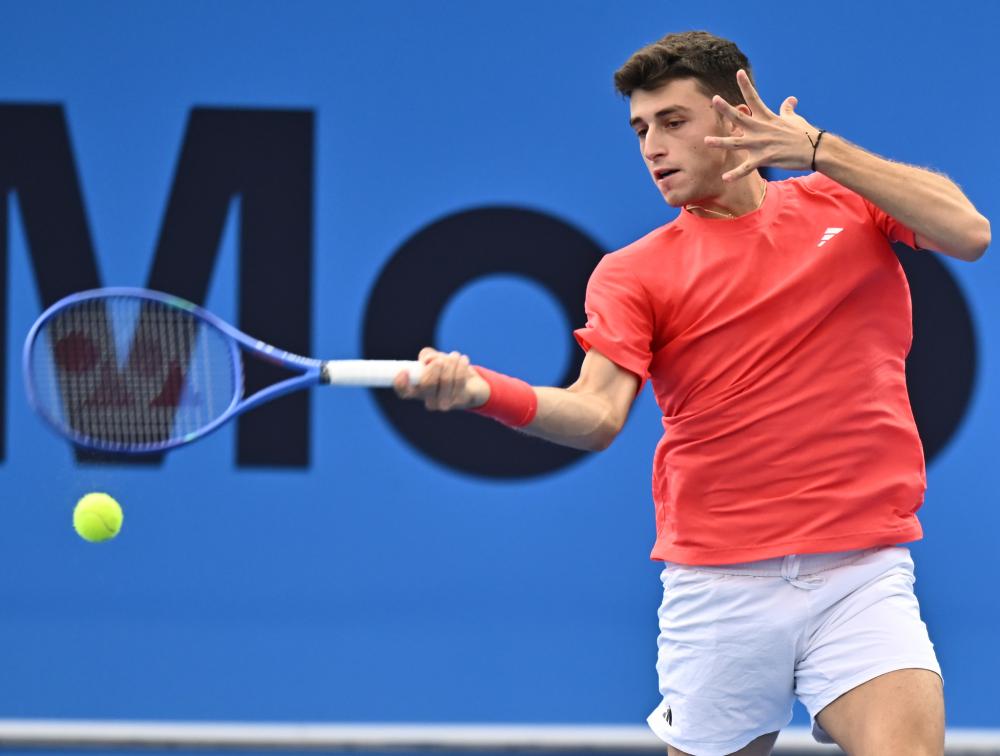 记者：兰克尔-泽在海牛出征杭州前拂袖而去，职业素养低